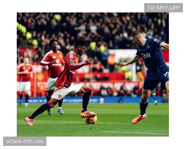 格拉纳达主帅强调战术灵活性是球队制胜关键,期待新赛季重返巅峰 格拉纳达主帅强调战术灵活性是球队制胜关键,期待新赛季重返巅峰